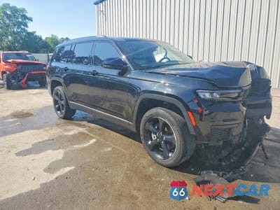 Czwarte zdjęcie samochodu z boku: 2021 JEEP GRAND CHEROKEE L LAREDO VIN:1C4RJJAGXM8211171 - miniatura