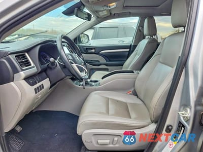 Zdjęcie 7 z 12 samochodu: 2019 TOYOTA HIGHLANDER XLE VIN:5TDJZRFH6KS588840 - miniatura