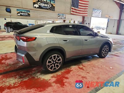 Trzecie zdjęcie samochodu z tyłu: 2025 BMW X2 XDRIVE28I VIN:WBX63GM09S5153179 - miniatura
