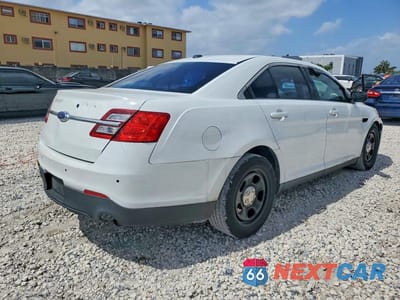 Trzecie zdjęcie samochodu z tyłu: 2016 FORD TAURUS POLICE INTERCEPTOR VIN:1FAHP2L83GG107031 - miniatura