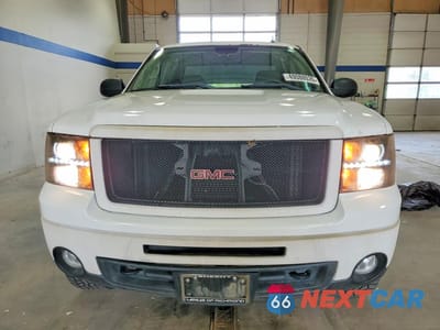 Piąte zdjęcie samochodu w środku: 2011 GMC SIERRA K1500 SLE VIN:1GTR2VE31BZ460655 - miniatura