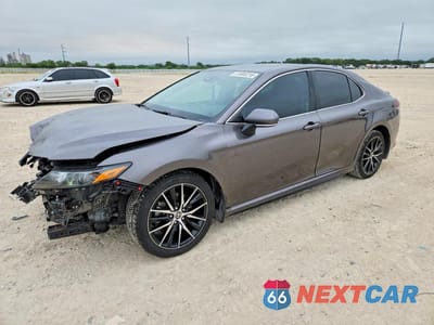 2023 TOYOTA CAMRY SE 4T1G11AK4PU810280 - główne zdjęcie licytacji z USA - miniatura