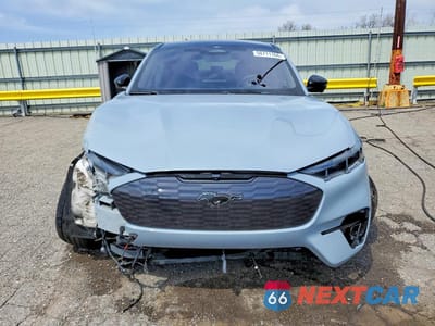 Piąte zdjęcie samochodu w środku: 2024 FORD MUSTANG MACH-E GT VIN:3FMTK4SX5RMA10957 - miniatura