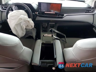 Zdjęcie 8 z 13 samochodu: 2025 TOYOTA SIENNA XLE 8-PASSENGER VIN:5TDYRKEC7SS274447 - miniatura