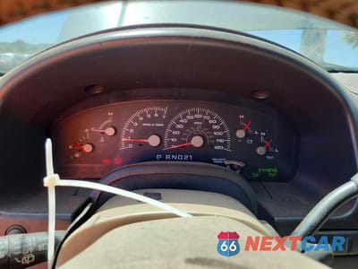 Zdjęcie 9 z 13 samochodu: 2004 FORD EXPEDITION XLT VIN:1FMPU16L74LA41493 - miniatura
