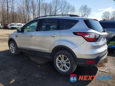 Drugie zdjęcie samochodu z przodu: 2018 FORD ESCAPE SE VIN:1FMCU9GD8JUC88788 - miniatura