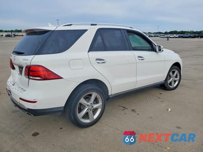 Trzecie zdjęcie samochodu z tyłu: 2016 MERCEDES-BENZ GLE 350 4MATIC VIN:4JGDA5HB4GA708916 - miniatura