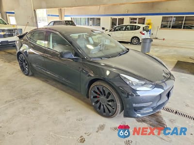Czwarte zdjęcie samochodu z boku: 2023 TESLA MODEL 3 VIN:5YJ3E1EC2PF468332 - miniatura