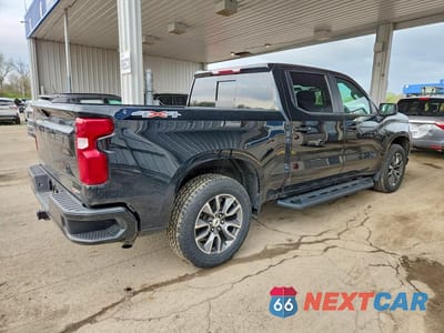 Trzecie zdjęcie samochodu z tyłu: 2020 CHEVROLET SILVERADO K1500 RST VIN:3GCUYEED4LG176794 - miniatura