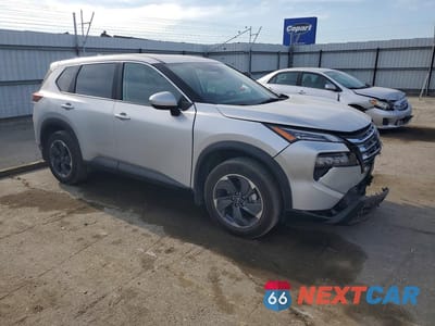 Czwarte zdjęcie samochodu z boku: 2025 NISSAN ROGUE SV VIN:5N1BT3BAXSC846060 - miniatura