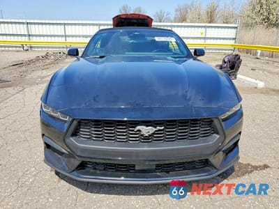 Piąte zdjęcie samochodu w środku: 2025 FORD MUSTANG VIN:1FAGP8UH7S5103324 - miniatura