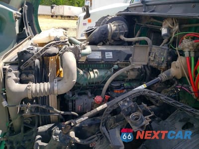 Zdjęcie 7 z 10 samochodu: 2018 VOLVO VNL SEMI TRUCK VIN:4V4NC9EH0JN893425 - miniatura