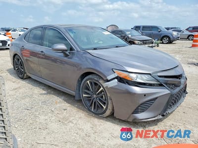 Czwarte zdjęcie samochodu z boku: 2018 TOYOTA CAMRY XSE VIN:4T1B61HK5JU095311 - miniatura