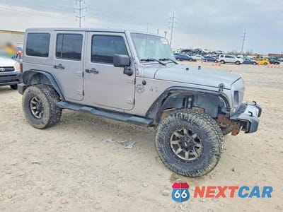 Czwarte zdjęcie samochodu z boku: 2014 JEEP WRANGLER UNLIMITED SAHARA VIN:1C4BJWEG7EL296431 - miniatura