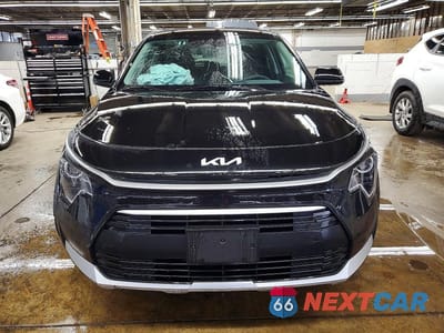 Piąte zdjęcie samochodu w środku: 2026 KIA NIRO LX VIN:KNDCP3LE1T5319688 - miniatura