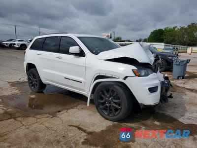 Czwarte zdjęcie samochodu z boku: 2018 JEEP GRAND CHEROKEE LAREDO VIN:1C4RJFAG2JC487365 - miniatura