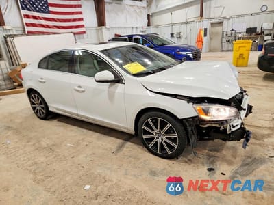 Czwarte zdjęcie samochodu z boku: 2017 VOLVO S60 PREMIER VIN:LYV402HK5HB129370 - miniatura