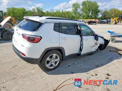 Trzecie zdjęcie samochodu z tyłu: 2023 JEEP COMPASS LATITUDE VIN:3C4NJDBN2PT514156 - miniatura