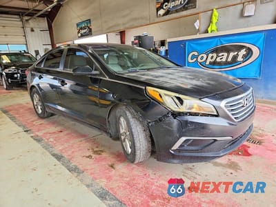 Czwarte zdjęcie samochodu z boku: 2017 HYUNDAI SONATA SE VIN:5NPE24AF2HH508169 - miniatura