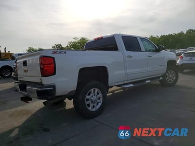 Trzecie zdjęcie samochodu z tyłu: 2017 CHEVROLET SILVERADO K2500 HEAVY DUTY LT VIN:1GC1KVEG4HF183087 - miniatura