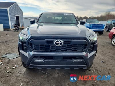 Piąte zdjęcie samochodu w środku: 2024 TOYOTA TACOMA TRD OFF-ROAD VIN:3TMLB5JN3RM071038 - miniatura