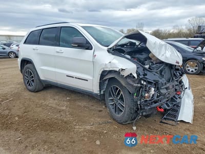 Czwarte zdjęcie samochodu z boku: 2019 JEEP GRAND CHEROKEE TRAILHAWK VIN:1C4RJFLG0KC528008 - miniatura