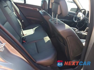 Zdjęcie 10 z 12 samochodu: 2011 MERCEDES-BENZ C 300 4MATIC VIN:WDDGF8BB5BF538581 - miniatura