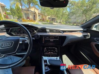 Zdjęcie 9 z 10 samochodu: 2019 AUDI E-TRON PRESTIGE VIN:WA1VAAGE9KB023322 - miniatura