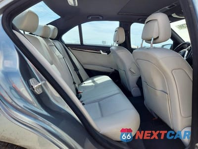 Zdjęcie 10 z 12 samochodu: 2012 MERCEDES-BENZ C 250 VIN:WDDGF4HB7CA642567 - miniatura