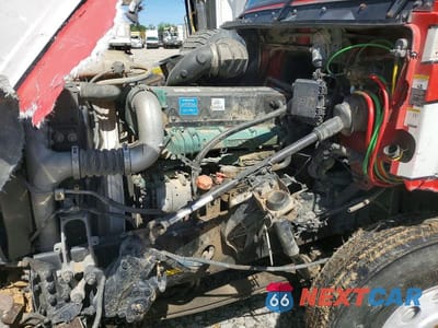 Zdjęcie 7 z 10 samochodu: 2012 VOLVO VNL SEMI TRUCK VIN:4V4NC9EJ8CN553123 - miniatura
