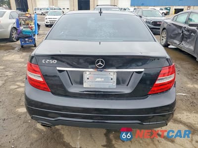 Zdjęcie 6 z 12 samochodu: 2014 MERCEDES-BENZ C 250 VIN:WDDGF4HB4ER313510 - miniatura