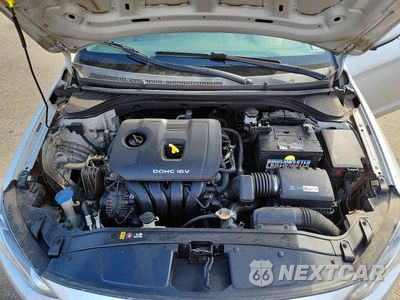 Zdjęcie 11 z 12 samochodu: 2017 HYUNDAI ELANTRA SE VIN:5NPD74LFXHH209992 - miniatura