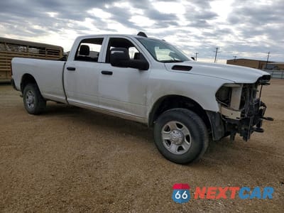 Czwarte zdjęcie samochodu z boku: 2023 RAM 2500 VIN:3C6UR5HJ7PG543294 - miniatura