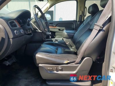 Zdjęcie 7 z 13 samochodu: 2013 CHEVROLET SUBURBAN K1500 LT VIN:1GNSKJE74DR146070 - miniatura
