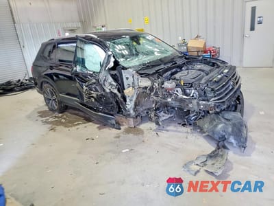 Czwarte zdjęcie samochodu z boku: 2024 VOLKSWAGEN TIGUAN WOLFSBURG VIN:3VV5B7AXXRM212873 - miniatura