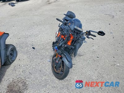 Piąte zdjęcie samochodu w środku: 2020 KTM 1290 SUPER DUKE R VIN:VBKV39408LM925729 - miniatura