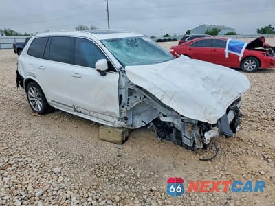 Czwarte zdjęcie samochodu z boku: 2018 VOLVO XC90 T6 VIN:YV4A22PL0J1359366 - miniatura