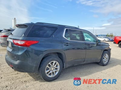 Trzecie zdjęcie samochodu z tyłu: 2021 CHEVROLET TRAVERSE LT VIN:1GNEVGKWXMJ159360 - miniatura