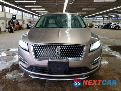 Piąte zdjęcie samochodu w środku: 2019 LINCOLN MKC SELECT VIN:5LMCJ2C96KUL39799 - miniatura