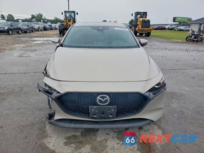 Piąte zdjęcie samochodu w środku: 2023 MAZDA 3 PREFERRED VIN:JM1BPALM0P1616116 - miniatura
