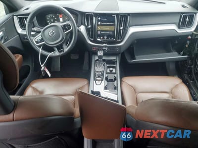 Zdjęcie 8 z 14 samochodu: 2018 VOLVO XC60 T5 VIN:LYV102RK4JB078452 - miniatura