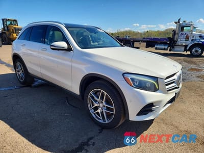 Czwarte zdjęcie samochodu z boku: 2016 MERCEDES-BENZ GLC 300 4MATIC VIN:WDC0G4KB3GF101052 - miniatura