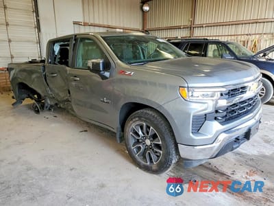 Czwarte zdjęcie samochodu z boku: 2023 CHEVROLET SILVERADO K1500 LT VIN:2GCUDDED5P1144747 - miniatura