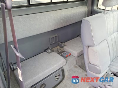 Zdjęcie 10 z 11 samochodu: 2000 TOYOTA TACOMA BASE VIN:5TEVL52N0YZ706397 - miniatura