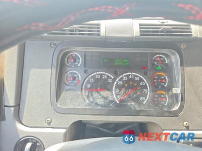 Zdjęcie 8 z 10 samochodu: 2016 FREIGHTLINER CASCADIA TRUCKS SEMI TRUCK VIN:1FUJGLBG9GLGY3638 - miniatura