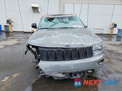 Piąte zdjęcie samochodu w środku: 2019 JEEP GRAND CHEROKEE LAREDO VIN:1C4RJEAG7KC826696 - miniatura