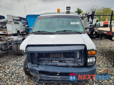 Piąte zdjęcie samochodu w środku: 2014 FORD ECONOLINE E350 SUPER DUTY CUTAWAY VAN VIN:1FDWE3FL8EDA67424 - miniatura