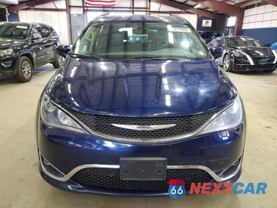 Piąte zdjęcie samochodu w środku: 2017 CHRYSLER PACIFICA TOURING L VIN:2C4RC1BG4HR758052 - miniatura