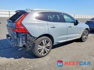 Trzecie zdjęcie samochodu z tyłu: 2023 VOLVO XC60 PLUS VIN:YV4L12DN3P1254900 - miniatura