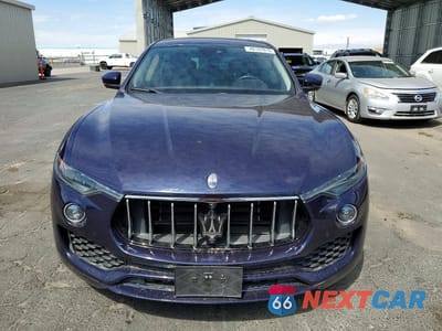 Piąte zdjęcie samochodu w środku: 2019 MASERATI LEVANTE VIN:ZN661XUA9KX338184 - miniatura